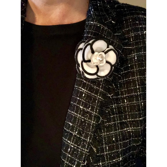 Camellia Brooch (White Only) - Picture 6 of 9